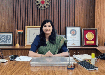 नागरिकांच्या समस्या जाणून घेण्यासाठी नागरिकांना वेळ द्या; आयुक्त डॉ. इंदुराणी जाखड यांचे अधिकाऱ्यांना निर्देश