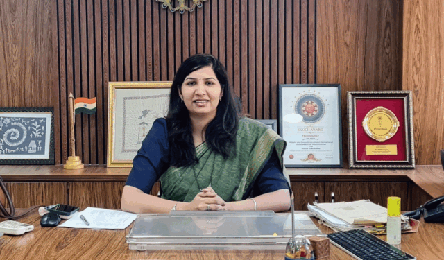 नागरिकांच्या समस्या जाणून घेण्यासाठी नागरिकांना वेळ द्या; आयुक्त डॉ. इंदुराणी जाखड यांचे अधिकाऱ्यांना निर्देश