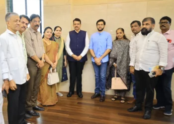 महिनाभरात आदित्य ठाकरे यांनी तिसऱ्यांदा घेतली देवेंद्र फडणवीस यांची भेट