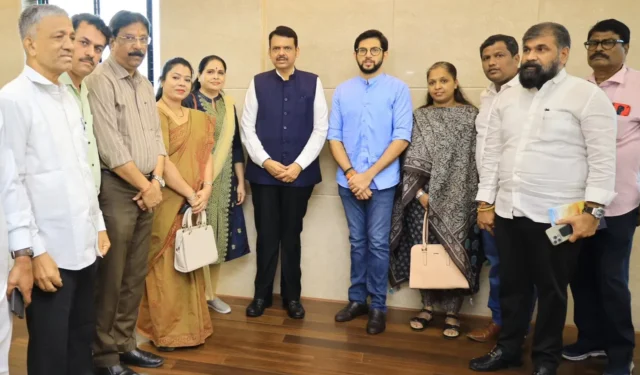 महिनाभरात आदित्य ठाकरे यांनी तिसऱ्यांदा घेतली देवेंद्र फडणवीस यांची भेट