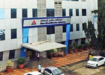 अंधेरीतील झोपु योजनेतील मृत व्यक्तींच्या नावे असलेली सदनिकांच्या झोपडीवासीयांची पात्रता रद्द