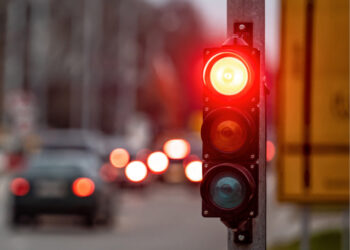 ट्रॅफिक सिग्नलमुळे बसतोय रिक्षा-टॅक्सीच्या प्रवाशांना फटका