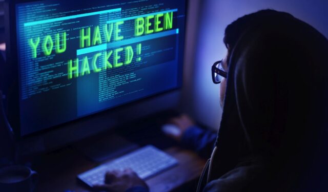 CYBER CRIME – शेअर बाजारात गुंतवणुकीच्या आमिषाने व्हाट्स अप मेसेज आणि ईमेल करून कोटींची फसवणूक