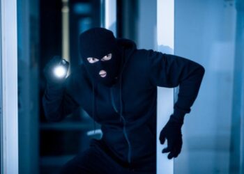 पुण्यात १ लाख ३१ हजारांचा ऐवज चोरी