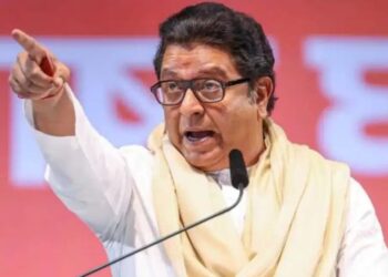 महाराष्ट्रात दुसरी-तिसरी कोणती भाषा चालणार नाही महाराष्ट्रात फक्त मराठीच चालणार ! – राज ठाकरे यांनी उठवला आवाज !!