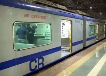 मध्य रेल्वेच्या प्रवाशांसाठी वाढीव १४ वातानुकूलित लोकल होणार लवकरच सुरू