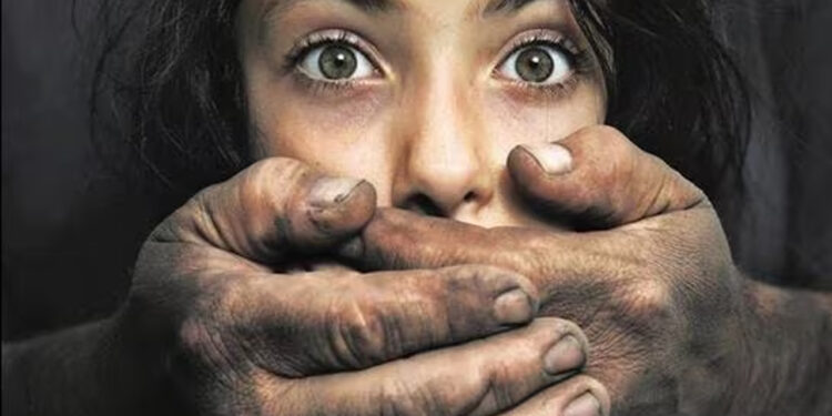 शाळेच्याच बस चालकाने ४ वर्षाच्या चिमुकल्यावर केला लैंगिक अत्याचार, आरोपी पोलिसांच्या ताब्यात ..