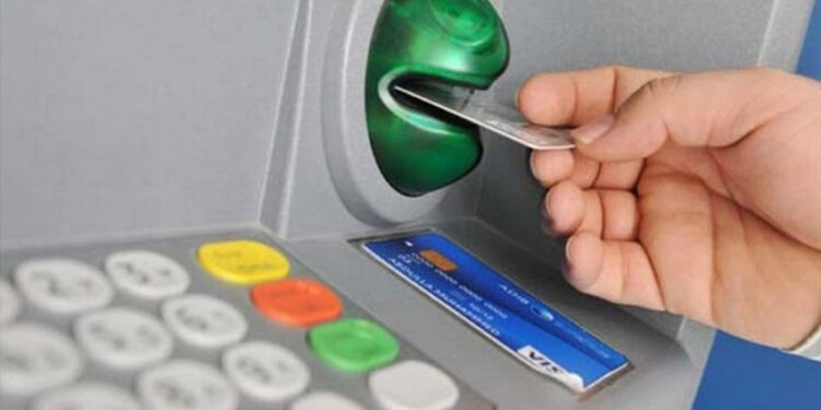 मदत करण्याच्या बहणाने एटीएममध्ये वृद्धाची तब्बल २५ हजार रुपयांची फसवणूक; अज्ञाताविरूद्ध गुन्हा दाखल