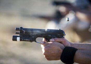 भर रत्यात चेंबूरमध्ये बिल्डरवर गोळीबार ..