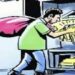 घरमालक परदेशात गेल्यानंतर सव्वा तीन लाखांची चोरी