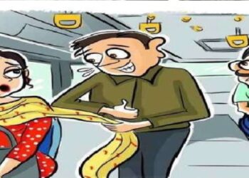 मुंबईत महिला असुरक्षित; लोकलट्रेन, टॅक्सी, रिक्षा, बसमध्ये महिलांची छेडछाड