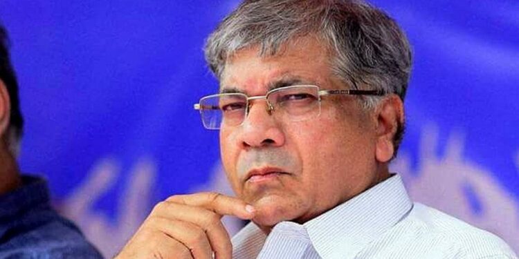 “भारताने पाकिस्तानचं पाणी बंद केलेलं नाही आणि सरकार खोटं बोलतंय”,  प्रकाश आंबेडकर यांचा दावा