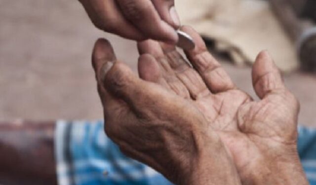 भिकारीमुक्त महाराष्ट्र करण्यासाठी मुख्यमंत्री देवेंद्र फडणवीस यांचा मोठा निर्णय