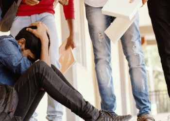 शिक्षणाच्या माहेरघरात विद्यार्थ्यांवर रॅगिंग