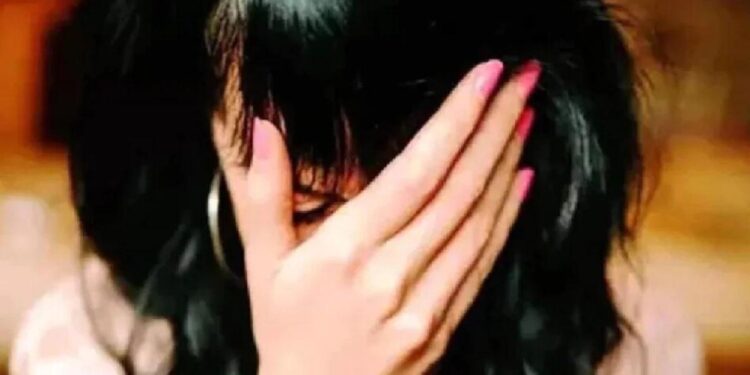 नऊ वर्षांच्या मुलीसोबत अश्लील कृत्य; जिवे मारण्याची धमकी दिल्याचा प्रकार