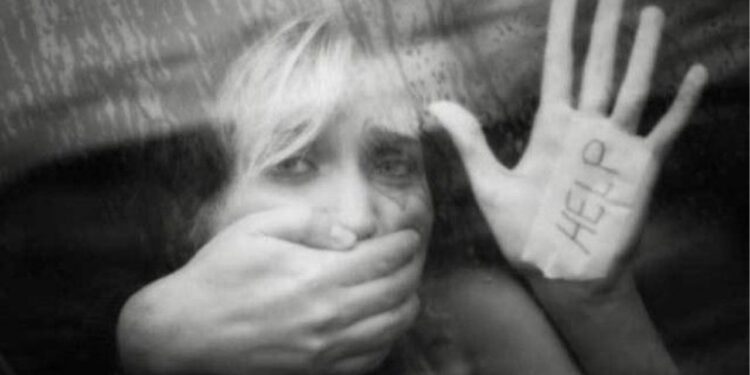 राज्यात गुन्हेगारीच्या संखेत वाढ, चॉकलेटचं आमिष दाखवत दोन चिमुकल्यांवर लैंगिक अत्याचार