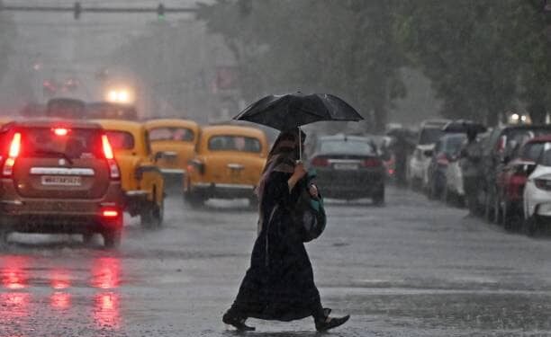 राज्यात उद्या रविवारी रेड अलर्ट .. मुसळधार पावसाची शक्यता व्यक्त