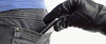 प्रवास थकव्यामुळे अचानक झोप लागली, पहाटेपर्यंत पँटच्या खिशातील मोबाईल चोरी