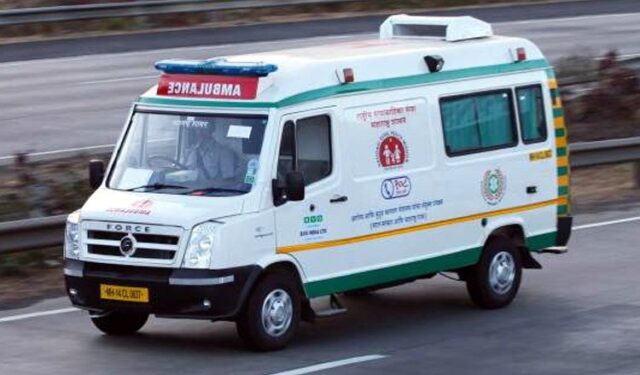 रुग्णवाहिका उपलब्ध न झाल्याने महिलेचा रुग्णालयाच्या दारातच मृत्यू