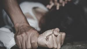 सोशल मीडियावरची मैत्री सातवीच्या मुलीला पडली धोकादायक, तीन दिवस सामूहिक बलात्कार करून आरोपी फरार