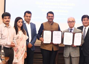 मुख्यमंत्री देवेंद्र फडणवीस यांच्या हस्ते आंतरराष्ट्रीय गुंतवणूकदारांना भूखंड वाटपपत्र प्रदान