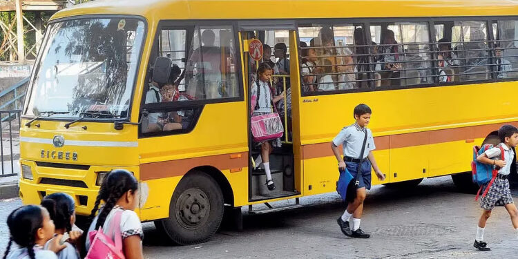 विद्यार्थ्यांच्या सुरक्षिततेसाठी शालेय बसचालकांची नियमित होणार मद्यपान व औषध चाचणी