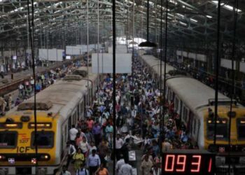 मुंबईकरांचा प्रवास होणार गर्दीमुक्त, लोकलच्या तब्बल १००० फेऱ्या वाढणार
