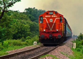 कोकण रेल्वेचा वेग मंदावणार; प्रवासात खोळंबा होऊ नये यासाठी ..