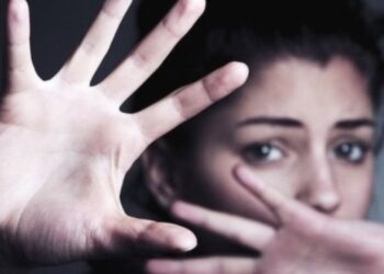 आरोपी फरार : सासरच्या लोकांकडून विवाहितेचा ९ वर्ष छळ, पट्ट्याने बांधून मारहाण ..