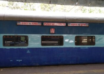 मोठी दुर्घटना; पुष्पक एक्सप्रेसमधून पडून पाच प्रवाशांचा मृत्यू