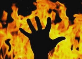 शरीरसुखासाठी नकार दिल्याने पत्नीला रॉकेल ओतून पेटवले, आरोपीला अटक