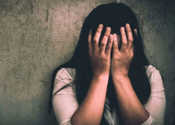 पतीच्या निधनानंतर डाॅक्टर महिलेला बदनामीची धमकी; दाम्पत्याविरुद्ध गुन्हा दाखल