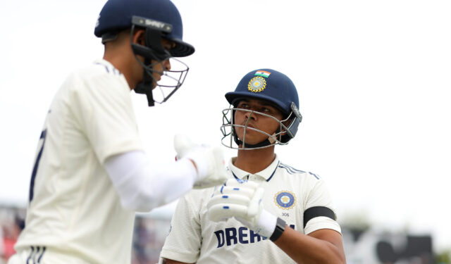 सचिन तेंडुलकरने केला सवाल; तिसरा शतक करणारा कोण असेल??