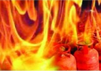 टेम्पोमधून चायनीज हॉटेल चालवणाऱ्या गाडीत सिलिंडरचा स्फोट