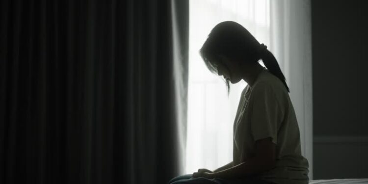 ‘माझी आता जगायची इच्छा नाही’, असं म्हणत तरूणीनं २१ व्या मजल्यावरून आत्महत्या