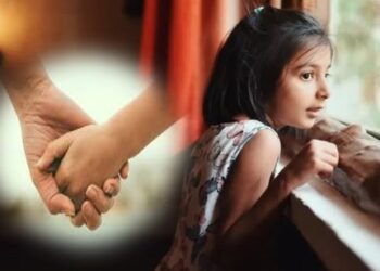 ‘माझी आई कुठे गेली, कधी परत येईल’, ४ वर्षाच्या मुलीला सोडून आई गेली पळून ..