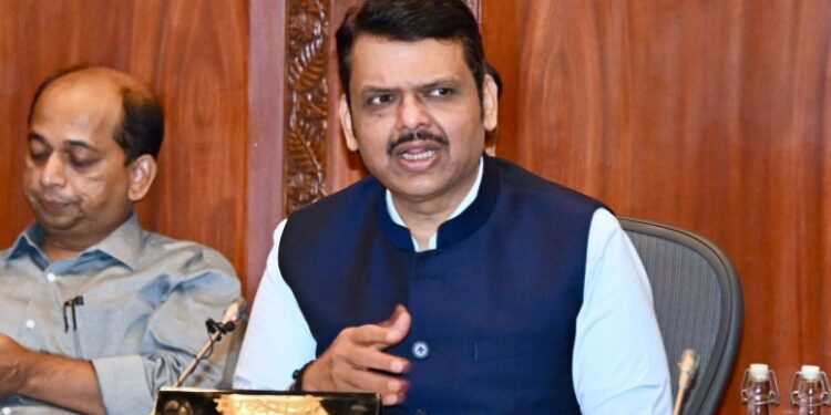 शेतीला सिंचन उपलब्ध करून शेतकऱ्यांच्या जीवनात आर्थिक भरभराट आणावी, मुख्यमंत्री देवेंद्र फडणवीस यांचे निर्देश