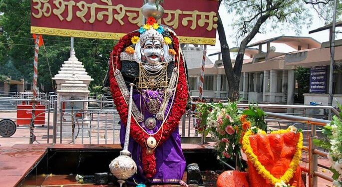 शनी शिंगणापूर देवस्थान ट्रस्ट बरखास्त, तब्बल ५०० कोटींचा भ्रष्टाचार, भक्तांची लूट !