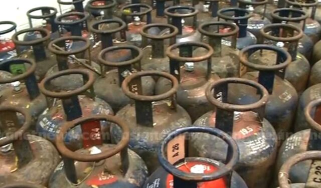 घरगुती गॅस सिलेंडरचा मोठा काळाबाजार उघड; ५२ सिलेंडर जप्त