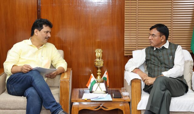 महाराष्ट्रातील ESIC रुग्णालयांबाबत रोजगार मंत्र्यांसोबत सविस्तर चर्चा