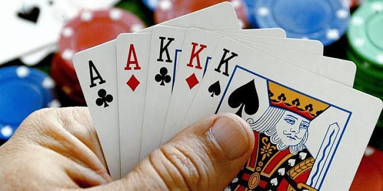 ऑनलाईन जुगार अड्डावर खंडणी विरोधी पथकाचा छापा, अकरा जुगारींवर गुन्हा दाखल