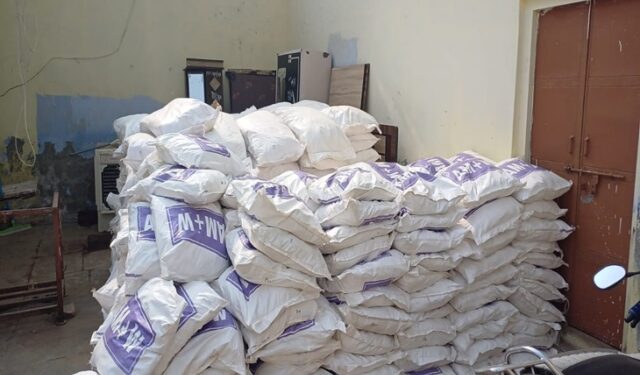 पनवेल महामार्गावर १७ लाखांचा गुटखा जप्त