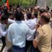 पुणे विद्यापीठात निकालात घोळ; गेट तोडून विद्यार्थ्यांनचे आंदोलन आक्रमक