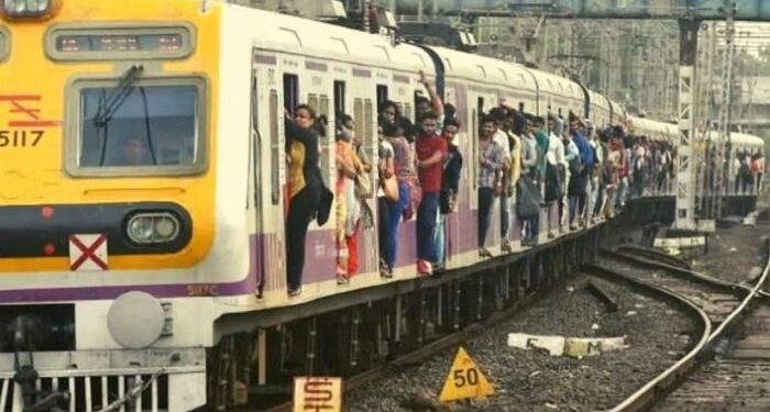 मुंबईची जीवनवाहिनी की मरणवाहिनी?? ‘इतक्या’ प्रवाशांनी गमावला प्राण