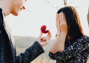 अल्पवयीन मुलांकडून तेरा वर्षाच्या मुलीला धमकी,“तू माझी गर्लफ्रेंड हो, नाहीतर मी..”