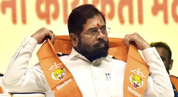 शिंदे गटासाठी मोठा धक्का, गटातील नेत्याचे भाजपमध्ये प्रवेश