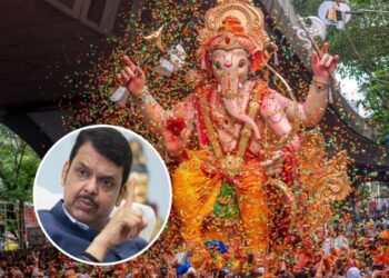 गणपती मंडपांच्या खड्ड्यांसाठी आकारण्यात येणारा येणारा २ हजार रुपयांचा दंड माफ होईल, मुख्यमंत्री देवेंद्र फडणवीस यांचे आश्वासन