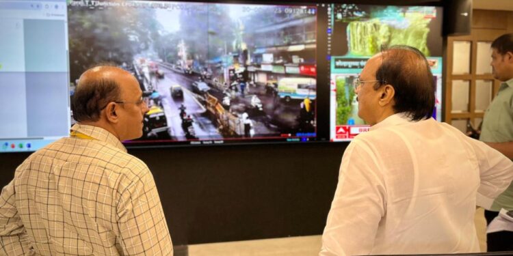 उपमुख्यमंत्री अजित पवारांनी घेतला राज्यातील पूर परिस्थितीचा आढावा