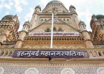 ठाणे परिसरातील कचरा मुंबईच्या हद्दीत टाकला, मुंबई महापालिकेने केली दंडात्मक कारवाई