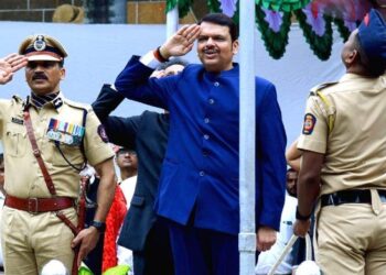 मुंबईत स्वातंत्र्य दिनानिमित्त शासकीय कार्यक्रम, मुख्यमंत्र्यांच्या हस्ते ध्वजारोहण